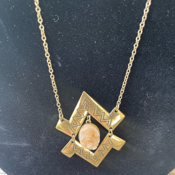 Sale‼️Long Gold Tone Fashion Necklace- EUC - Picture 3 of 7